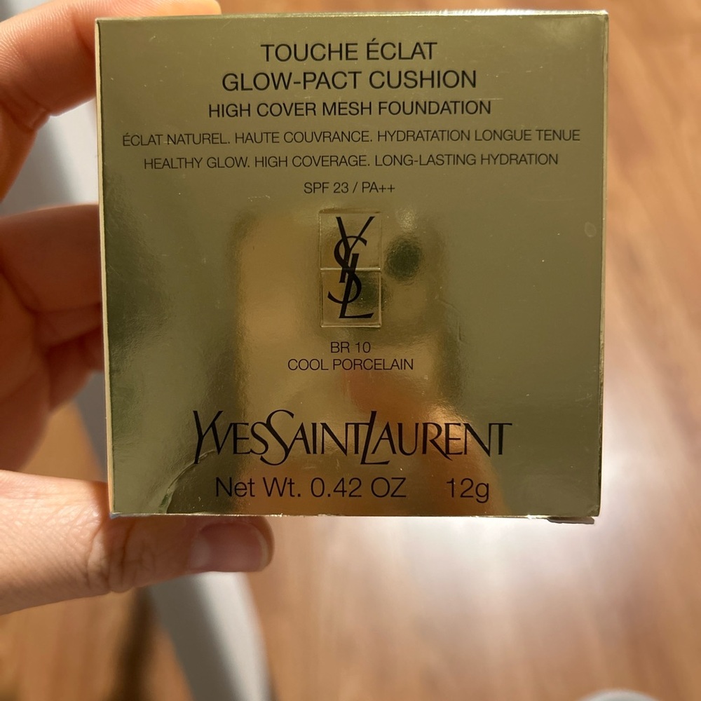 Yves Saint Laurent Touche Éclat Glow-Pact Cushion in Gold